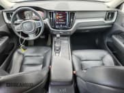 ✅ 2018 Volvo XC60 Momentum • VIN: LYV102RK6JB121771 • Lot: 87472205. Wystawiony na Copart z przebiegiem 117 950 mil. Bezpłatny archiwum sprzedaży aukcyjnych z USA i szczegółowy raport historii pojazdu na DreamBid. Zdjęcie 8.
