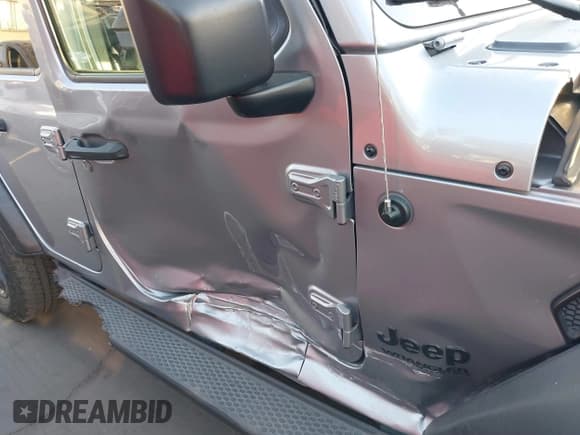 ✅ 2021 Jeep Wrangler Unlimited Sport Altitude • VIN: 1C4HJXDGXMW662493 • Lot: 41288957. Wystawiony na IAAI z przebiegiem 64 808 mil. Bezpłatny archiwum sprzedaży aukcyjnych z USA i szczegółowy raport historii pojazdu na DreamBid. Zdjęcie 6.