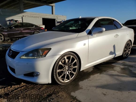 ✅ 2011 Lexus IS 350 C • VIN: JTHFE2C21B2506494 • Lot: 81140024. Wystawiony na Copart z przebiegiem 129 686 mil. Bezpłatny archiwum sprzedaży aukcyjnych z USA i szczegółowy raport historii pojazdu na DreamBid. Zdjęcie 1.