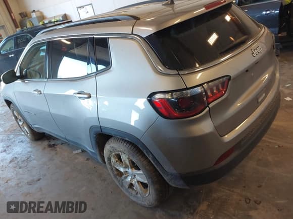 ✅ 2022 Jeep Compass Latitude • VIN: 3C4NJCBB3NT145854 • Lot: 43549910. Wystawiony na IAAI z przebiegiem 55 208 mil. Bezpłatny archiwum sprzedaży aukcyjnych z USA i szczegółowy raport historii pojazdu na DreamBid. Zdjęcie 3.