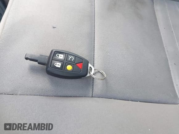 ✅ 2006 Volvo V50 2.4L • VIN: YV1MW382X62201399 • Lot: 42800646. Listed on IAAI with 170,364 mi. Free auction sales archive from the USA and detailed vehicle history report at DreamBid. Image 11.