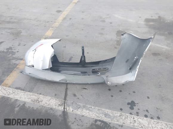 ✅ 2005 Mazda 3 i • VIN: JM1BK12F051287528 • Lot: 40715951. Wystawiony na IAAI z przebiegiem 224 958 mil. Bezpłatny archiwum sprzedaży aukcyjnych z USA i szczegółowy raport historii pojazdu na DreamBid. Zdjęcie 12.