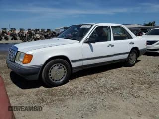 ✅ 1987 Mercedes-Benz 260 • VIN: WDBEA26D0HA564311 • Лот: 64254575. Опубликован ранее на Copart с пробегом 12 396 миль. Бесплатный доступ к архиву аукционных продаж из США и подробный отчёт об истории автомобиля на DreamBid. Изображение 1.