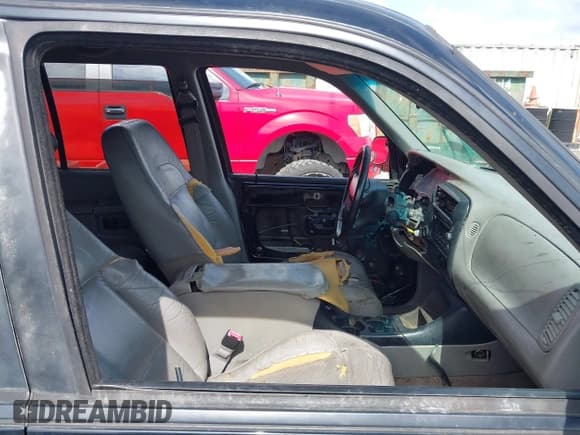 ✅ 1999 Ford Explorer XLT • VIN: 1FMZU32E4XZA39018 • Lot: 43383234. Wystawiony na IAAI z przebiegiem 193 904 mil. Bezpłatny archiwum sprzedaży aukcyjnych z USA i szczegółowy raport historii pojazdu na DreamBid. Zdjęcie 5.