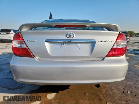 ✅ 2004 Toyota Camry LE • VIN: 4T1BF32K04U063097 • Лот: 86599275. Опубликован ранее на Copart с пробегом 184 441 миль. Бесплатный доступ к архиву аукционных продаж из США и подробный отчёт об истории автомобиля на DreamBid. Изображение 6.