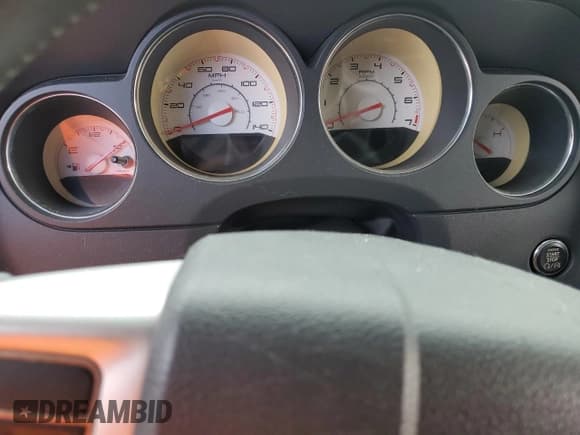 ✅ 2013 Dodge Challenger SXT • VIN: 2C3CDYAG8DH662846 • Lot: 73607164. Wystawiony na Copart z przebiegiem Nie podano. Bezpłatny archiwum sprzedaży aukcyjnych z USA i szczegółowy raport historii pojazdu na DreamBid. Zdjęcie 9.