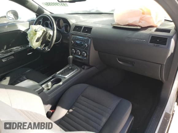 ✅ 2013 Dodge Challenger SXT • VIN: 2C3CDYAG6DH520933 • Lot: 45799555. Wystawiony na Copart z przebiegiem 184 276 mil. Bezpłatny archiwum sprzedaży aukcyjnych z USA i szczegółowy raport historii pojazdu na DreamBid. Zdjęcie 8.