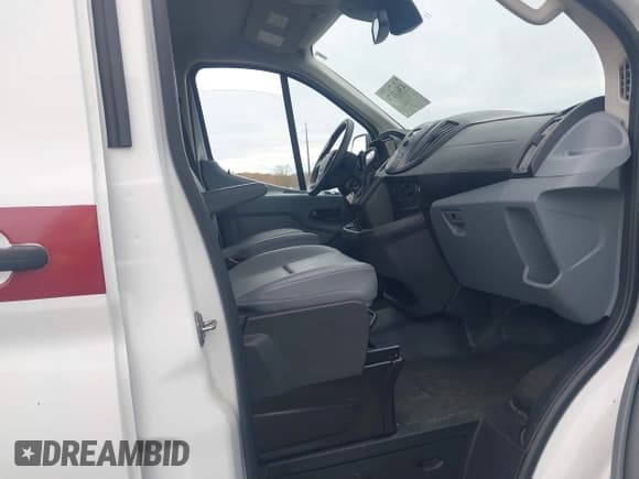 ✅ 2019 Ford Transit Cargo • VIN: 1FTYE2YM7KKB75117 • Lot: 43631171. Wystawiony na IAAI z przebiegiem 35 158 mil. Bezpłatny archiwum sprzedaży aukcyjnych z USA i szczegółowy raport historii pojazdu na DreamBid. Zdjęcie 5.