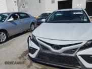 ✅ 2022 Toyota Camry SE • VIN: 4T1G11AK1NU062827 • Lot: 89730935. Wystawiony na Copart z przebiegiem 32 628 mil. Bezpłatny archiwum sprzedaży aukcyjnych z USA i szczegółowy raport historii pojazdu na DreamBid. Zdjęcie 13.