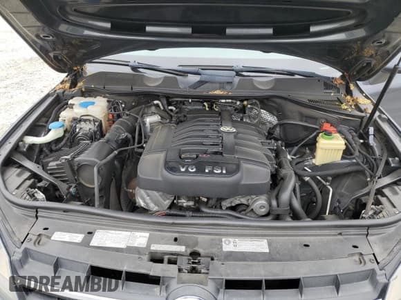 ✅ 2013 Volkswagen Touareg Lux • VIN: WVGEF9BP0DD001551 • Lot: 59818225. Listed on Copart with 171,653 mi. Free auction sales archive from the USA and detailed vehicle history report at DreamBid. Image 12.