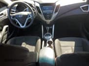 ✅ 2014 Hyundai Veloster • VIN: KMHTC6ADXEU185114 • Lot: 49252325. Wystawiony na Copart z przebiegiem 125 082 mil. Bezpłatny archiwum sprzedaży aukcyjnych z USA i szczegółowy raport historii pojazdu na DreamBid. Zdjęcie 8.