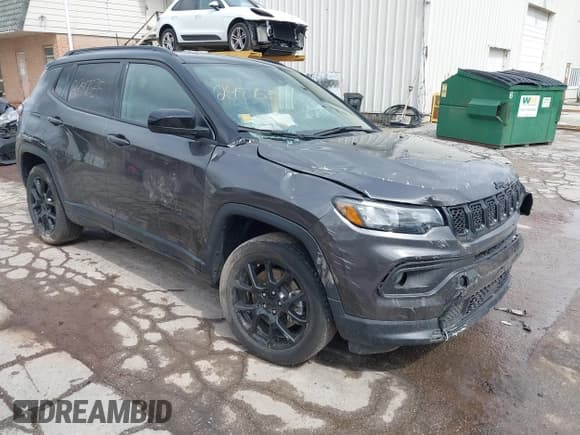 ✅ 2023 Jeep Compass Latitude • VIN: 3C4NJDBN3PT529975 • Lot: 42326495. Wystawiony na IAAI z przebiegiem 34 219 mil. Bezpłatny archiwum sprzedaży aukcyjnych z USA i szczegółowy raport historii pojazdu na DreamBid. Zdjęcie 1.