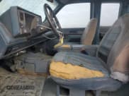 ✅ 1989 GMC Sierra 2500 • VIN: 2GTFK29KXK1542833 • Lot: 84561534. Wystawiony na Copart z przebiegiem 268 998 mil. Bezpłatny archiwum sprzedaży aukcyjnych z USA i szczegółowy raport historii pojazdu na DreamBid. Zdjęcie 7.