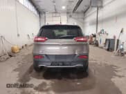 ✅ 2018 Jeep Cherokee Limited • VIN: 1C4PJMDB6JD613166 • Lot: 43260618. Wystawiony na IAAI z przebiegiem 92 627 mil. Bezpłatny archiwum sprzedaży aukcyjnych z USA i szczegółowy raport historii pojazdu na DreamBid. Zdjęcie 17.