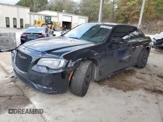 ✅ 2022 Chrysler 300 S • VIN: 2C3CCABG0NH167454 • Лот: 80783894. Опубликован ранее на Copart с пробегом 74 580 миль. Бесплатный доступ к архиву аукционных продаж из США и подробный отчёт об истории автомобиля на DreamBid. Изображение 1.