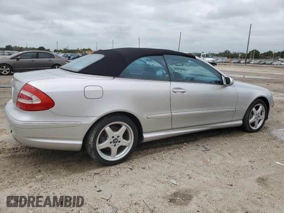 ✅ 2004 Mercedes-Benz CLK 500 • VIN: WDBTK75G44T022771 • Lot: 86141175. Wystawiony na Copart z przebiegiem 98 654 mil. Bezpłatny archiwum sprzedaży aukcyjnych z USA i szczegółowy raport historii pojazdu na DreamBid. Zdjęcie 3.