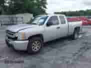 ✅ 2011 Chevrolet Silverado 1500 LS • VIN: 1GCRKREAXBZ241408 • Lot: 42569887. Wystawiony na IAAI z przebiegiem 177 499 mil mil. Skorzystaj z bezpłatnego archiwum sprzedaży aukcyjnych z USA i zobacz szczegółowy raport historii pojazdu na DreamBid. Zdjęcie 2.