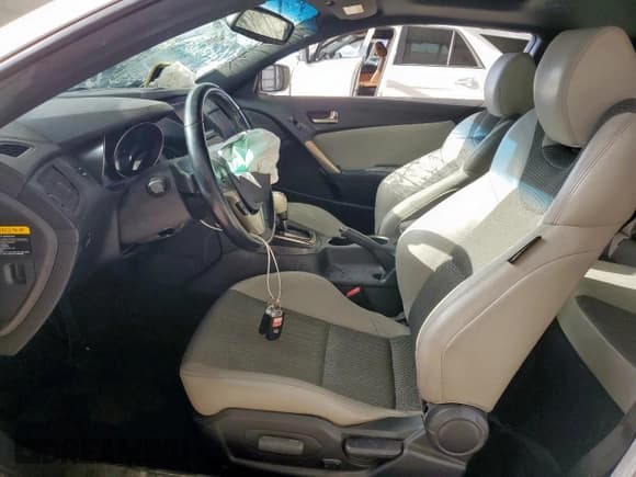 ✅ 2013 Hyundai Genesis Coupe 2.0T • VIN: KMHHT6KD4DU091894 • Lot: 66960245. Wystawiony na Copart z przebiegiem 114 658 mil. Bezpłatny archiwum sprzedaży aukcyjnych z USA i szczegółowy raport historii pojazdu na DreamBid. Zdjęcie 7.