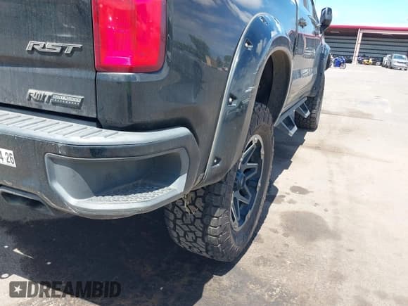 ✅ 2019 Chevrolet Silverado 1500 RST • VIN: 3GCUYEED5KG272481 • Lot: 42610410. Wystawiony na IAAI z przebiegiem 58 700 mil. Bezpłatny archiwum sprzedaży aukcyjnych z USA i szczegółowy raport historii pojazdu na DreamBid. Zdjęcie 19.