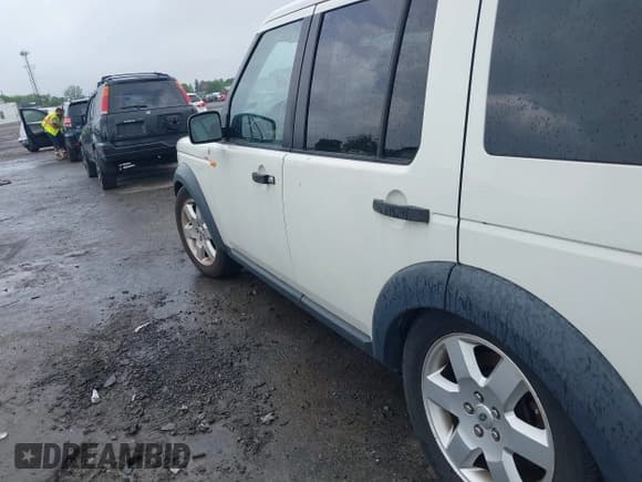 ✅ 2008 Land Rover LR3 HSE • VIN: SALAG254X8A460269 • Lot: 42166502. Wystawiony na IAAI z przebiegiem 208 000 mil. Bezpłatny archiwum sprzedaży aukcyjnych z USA i szczegółowy raport historii pojazdu na DreamBid. Zdjęcie 14.