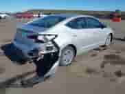 2019 Hyundai Elantra SE z VIN KMHD74LFXKU782707, wystawiony jako IAAI lot #41279473 z przebiegiem 34 053 mil mil oraz . Historia ofert i sprzedaży dostępna na DreamBid. Obrazek 4.