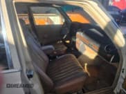 ✅ 1985 Mercedes-Benz 300 • VIN: WDBAB33C9FA264146 • Lot: 89857555. Listed on Copart with 124,629 mi. Free auction sales archive from the USA and detailed vehicle history report at DreamBid. Image 5.