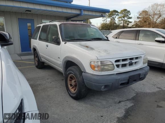✅ 2001 Ford Explorer XLS • VIN: 1FMZU72E91ZA11861 • Lot: 88266025. Listed on Copart with 165,970 mi. Free auction sales archive from the USA and detailed vehicle history report at DreamBid. Image 4.