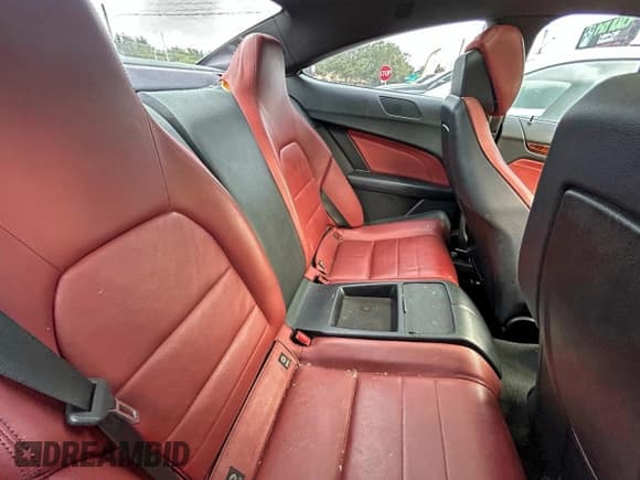 ✅ 2012 Mercedes-Benz C 250 • VIN: WDDGJ4HB0CF929427 • Лот: 96334465. Опубликован ранее на Copart с пробегом 115 123 миль. Бесплатный доступ к архиву аукционных продаж из США и подробный отчёт об истории автомобиля на DreamBid. Изображение 6.