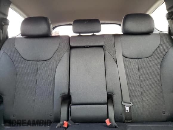 ✅ 2019 Hyundai Santa Fe SE • VIN: 5NMS2CAD9KH004282 • Lot: 82761295. Wystawiony na Copart z przebiegiem 63 053 mil. Bezpłatny archiwum sprzedaży aukcyjnych z USA i szczegółowy raport historii pojazdu na DreamBid. Zdjęcie 10.