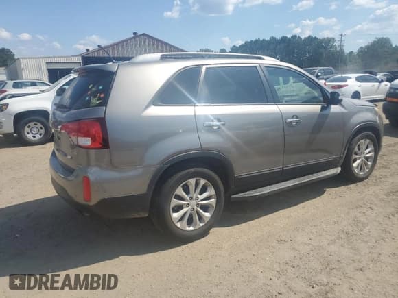 ✅ 2015 Kia Sorento EX • VIN: 5XYKU4A74FG627836 • Лот: 81930875. Опубликован ранее на Copart с пробегом 186 767 миль. Бесплатный доступ к архиву аукционных продаж из США и подробный отчёт об истории автомобиля на DreamBid. Изображение 3.