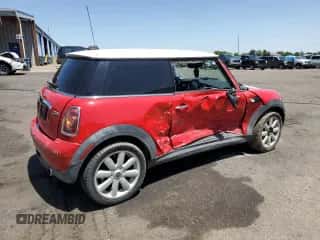 2009 MINI Hardtop with VIN WMWMF33549TU71215, listed as a Copart auction lot 62721075 with 141,040 mi miles and Non repairable. Bid and sale history available at DreamBid. Image 3.