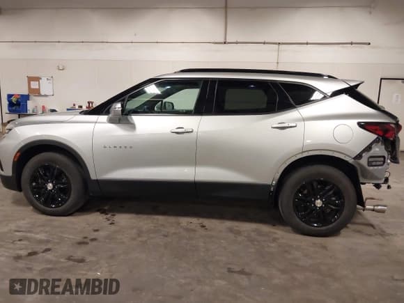 ✅ 2022 Chevrolet Blazer LT • VIN: 3GNKBJRS1NS146475 • Lot: 43149802. Wystawiony na IAAI z przebiegiem 29 886 mil. Bezpłatny archiwum sprzedaży aukcyjnych z USA i szczegółowy raport historii pojazdu na DreamBid. Zdjęcie 15.