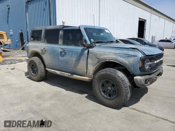 ✅ 2023 Ford Bronco • VIN: 1FMEE5DP0PLB83500 • Lot: 54124945. Wystawiony na Copart z przebiegiem 42 661 mil. Bezpłatny archiwum sprzedaży aukcyjnych z USA i szczegółowy raport historii pojazdu na DreamBid. Zdjęcie 4.