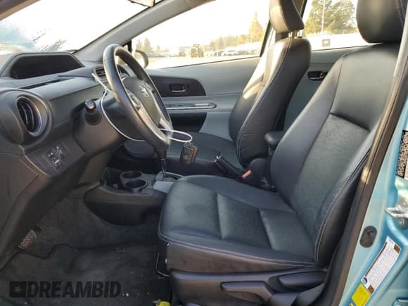 ✅ 2013 Toyota Prius One • VIN: JTDKDTB39D1040860 • Lot: 82121555. Wystawiony na Copart z przebiegiem 143 971 mil. Bezpłatny archiwum sprzedaży aukcyjnych z USA i szczegółowy raport historii pojazdu na DreamBid. Zdjęcie 7.