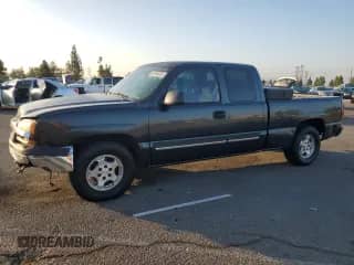 2004 Chevrolet Silverado 1500 LS with VIN 2GCEC19V941207725, listed as a Copart auction lot 81846585 with 303,453 mi miles and Salvage title. Bid and sale history available at DreamBid. Image 1.