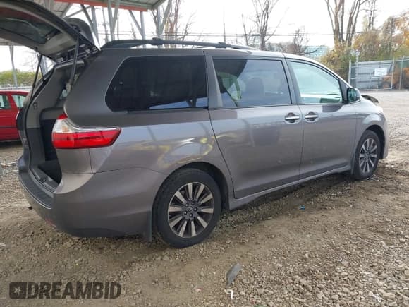 ✅ 2018 Toyota Sienna XLE • VIN: 5TDDZ3DC8JS207490 • Lot: 40890775. Listed on IAAI with 97,260 mi. Free auction sales archive from the USA and detailed vehicle history report at DreamBid. Image 4.
