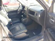 ✅ 2016 Jeep Patriot High Altitude • VIN: 1C4NJRFB3GD709556 • Lot: 41238260. Wystawiony na IAAI z przebiegiem 111 450 mil. Bezpłatny archiwum sprzedaży aukcyjnych z USA i szczegółowy raport historii pojazdu na DreamBid. Zdjęcie 5.