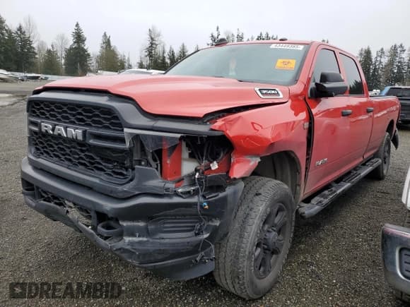 ✅ 2021 Ram 3500 Tradesman • VIN: 3C63R3GJ2MG623731 • Lot: 43449385. Wystawiony na Copart z przebiegiem 64 609 mil. Bezpłatny archiwum sprzedaży aukcyjnych z USA i szczegółowy raport historii pojazdu na DreamBid. Zdjęcie 1.