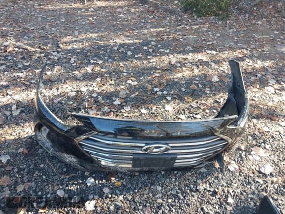 ✅ 2017 Hyundai Elantra SE • VIN: 5NPD84LF4HH055227 • Lot: 43614341. Listed on IAAI with 116,563 mi. Free auction sales archive from the USA and detailed vehicle history report at DreamBid. Image 12.