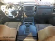 ✅ 2017 GMC Sierra 2500HD Denali • VIN: 1GT12UEY5HF249701 • Lot: 80802845. Wystawiony na Copart z przebiegiem 152 328 mil. Bezpłatny archiwum sprzedaży aukcyjnych z USA i szczegółowy raport historii pojazdu na DreamBid. Zdjęcie 8.