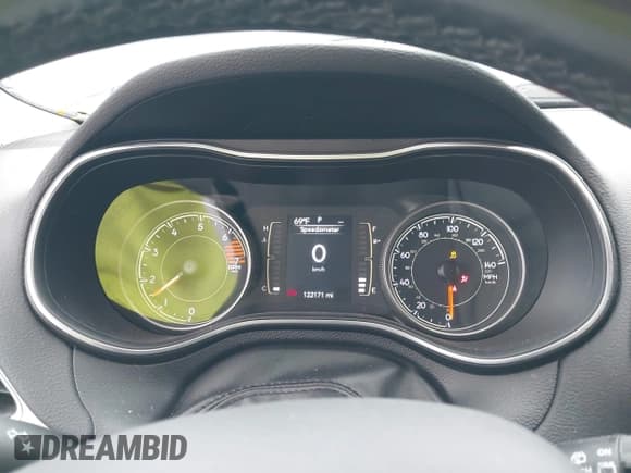 ✅ 2019 Jeep Cherokee Latitude • VIN: 1C4PJLCB3KD482551 • Lot: 43286563. Wystawiony na IAAI z przebiegiem 122 171 mil. Bezpłatny archiwum sprzedaży aukcyjnych z USA i szczegółowy raport historii pojazdu na DreamBid. Zdjęcie 7.