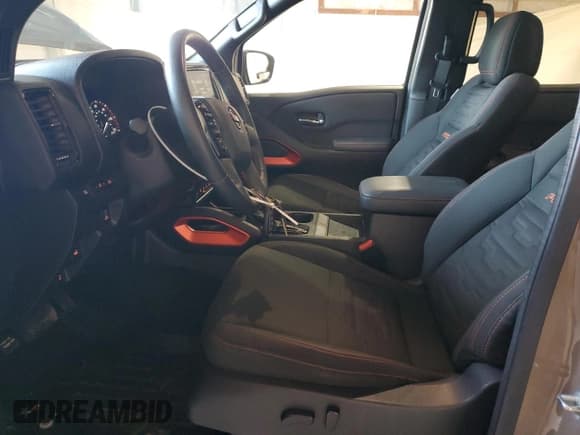 ✅ 2023 Nissan Frontier SV • VIN: 1N6ED1EK8PN632622 • Lot: 71192915. Wystawiony na Copart z przebiegiem 33 026 mil. Bezpłatny archiwum sprzedaży aukcyjnych z USA i szczegółowy raport historii pojazdu na DreamBid. Zdjęcie 7.