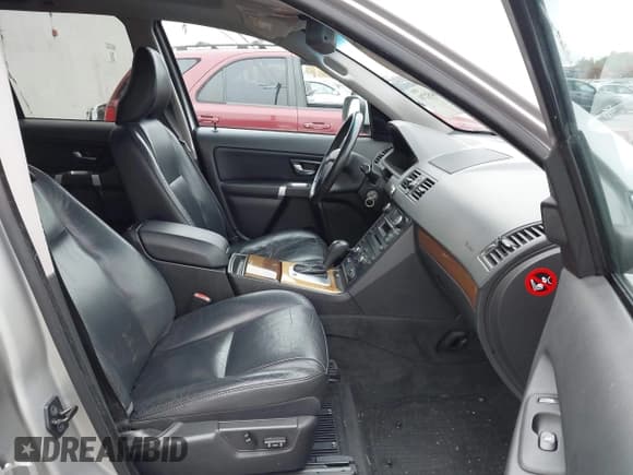 ✅ 2008 Volvo XC90 I6 • VIN: YV4CZ982481445017 • Lot: 43645270. Wystawiony na IAAI z przebiegiem 230 499 mil. Bezpłatny archiwum sprzedaży aukcyjnych z USA i szczegółowy raport historii pojazdu na DreamBid. Zdjęcie 5.