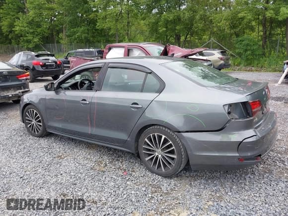 ✅ 2016 Volkswagen Jetta Sport • VIN: 3VWB17AJ4GM393205 • Лот: 42615336. Опубликован ранее на IAAI с пробегом 80 601 миль. Бесплатный доступ к архиву аукционных продаж из США и подробный отчёт об истории автомобиля на DreamBid. Изображение 6.