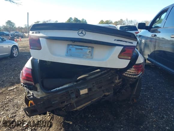 ✅ 2015 Mercedes-Benz E 63 AMG S-Model • VIN: WDDHF7GB7FB142141 • Lot: 43773552. Listed on IAAI with 93,561 mi. Free auction sales archive from the USA and detailed vehicle history report at DreamBid. Image 16.
