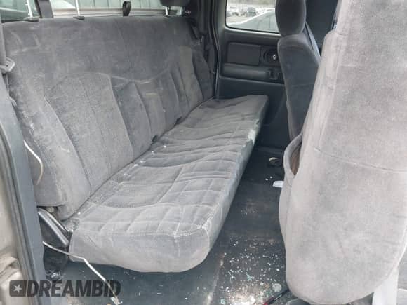 ✅ 2001 Chevrolet Silverado 1500 LT • VIN: 2GCEC19T711249322 • Lot: 41556311. Wystawiony na IAAI z przebiegiem 200 237 mil mil. Skorzystaj z bezpłatnego archiwum sprzedaży aukcyjnych z USA i zobacz szczegółowy raport historii pojazdu na DreamBid. Zdjęcie 8.