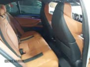 ✅ 2023 BMW M5 • VIN: WBS83CH00PCL75372 • Lot: 42670038. Wystawiony na IAAI z przebiegiem 10 614 mil. Bezpłatny archiwum sprzedaży aukcyjnych z USA i szczegółowy raport historii pojazdu na DreamBid. Zdjęcie 8.