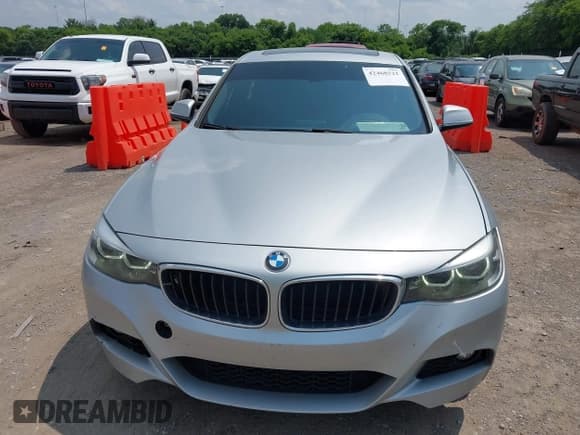 ✅ 2018 BMW 3 Series 330i xDrive • VIN: WBA8Z9C54JG828210 • Lot: 42468521. Wystawiony na IAAI z przebiegiem 72 741 mil. Bezpłatny archiwum sprzedaży aukcyjnych z USA i szczegółowy raport historii pojazdu na DreamBid. Zdjęcie 12.