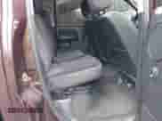 2004 Dodge 3500 ST z VIN 3D7LU38C44G208973, wystawiony jako IAAI lot #41966078 z przebiegiem 268 093 mil mil oraz . Historia ofert i sprzedaży dostępna na DreamBid. Obrazek 8.