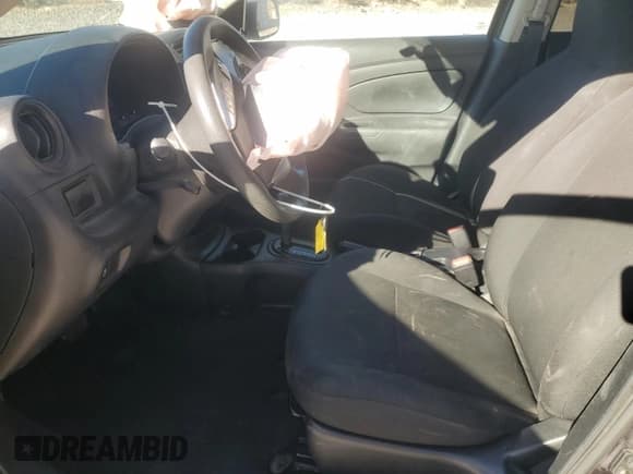 ✅ 2015 Nissan Versa S • VIN: 3N1CN7AP8FL937132 • Лот: 81343675. Опубликован ранее на Copart с пробегом 96 895 миль. Бесплатный доступ к архиву аукционных продаж из США и подробный отчёт об истории автомобиля на DreamBid. Изображение 7.